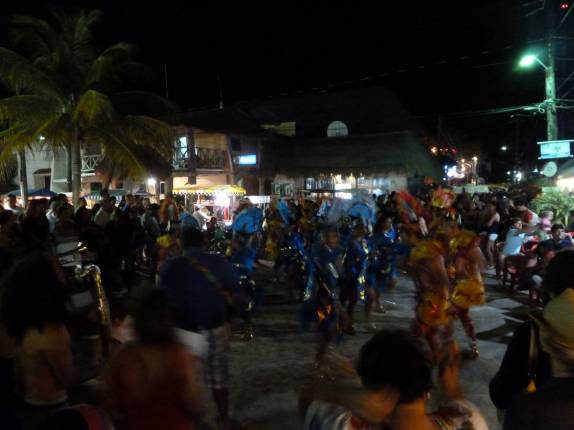 Animação de carnaval em Holbox, pequena ilha ao norte de Yucatán, no México